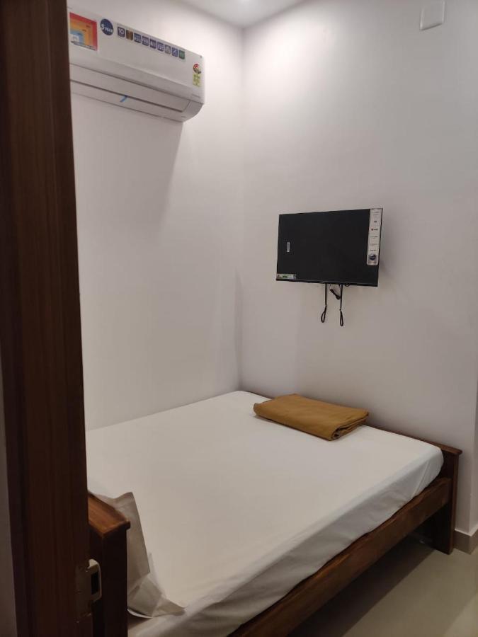 Sri Balaji Lodging Hotel Tiruchchendūr Buitenkant foto