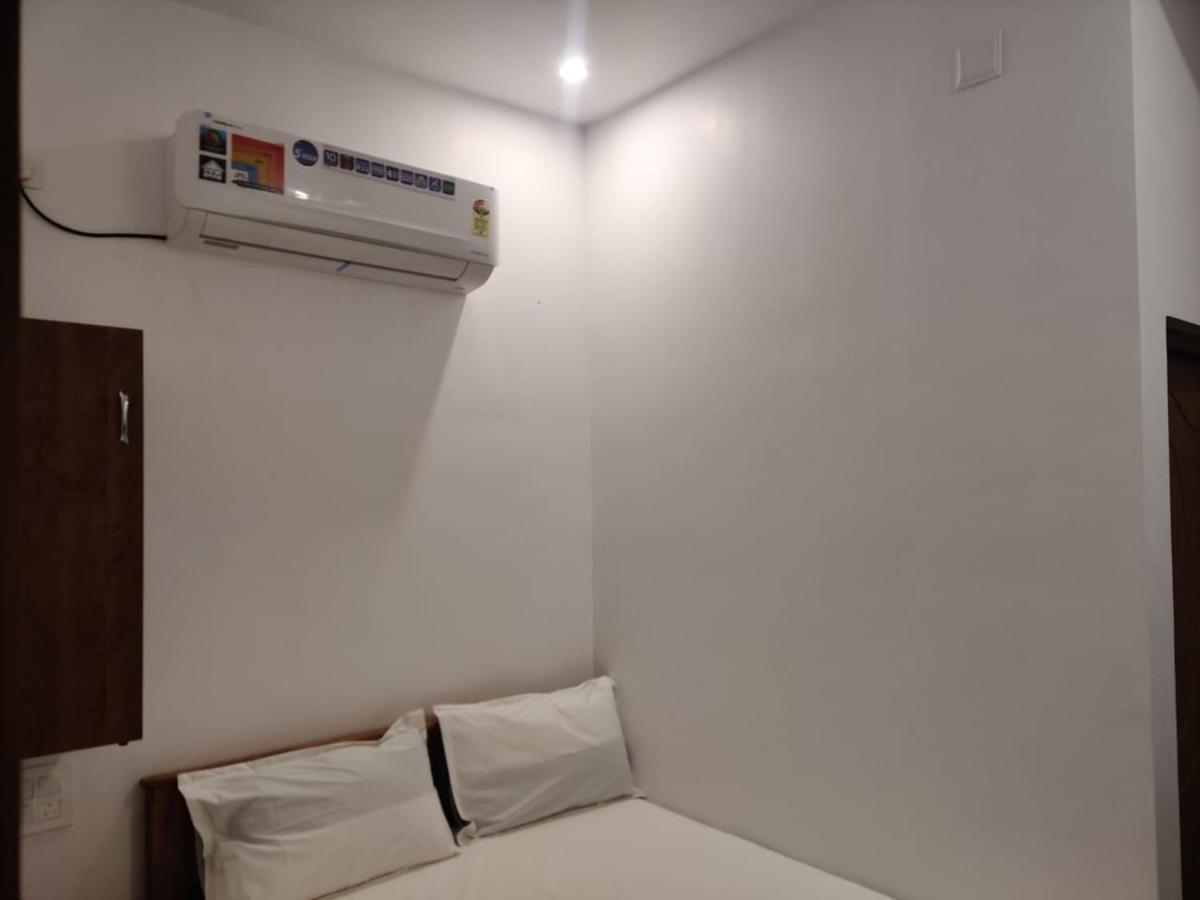 Sri Balaji Lodging Hotel Tiruchchendūr Buitenkant foto