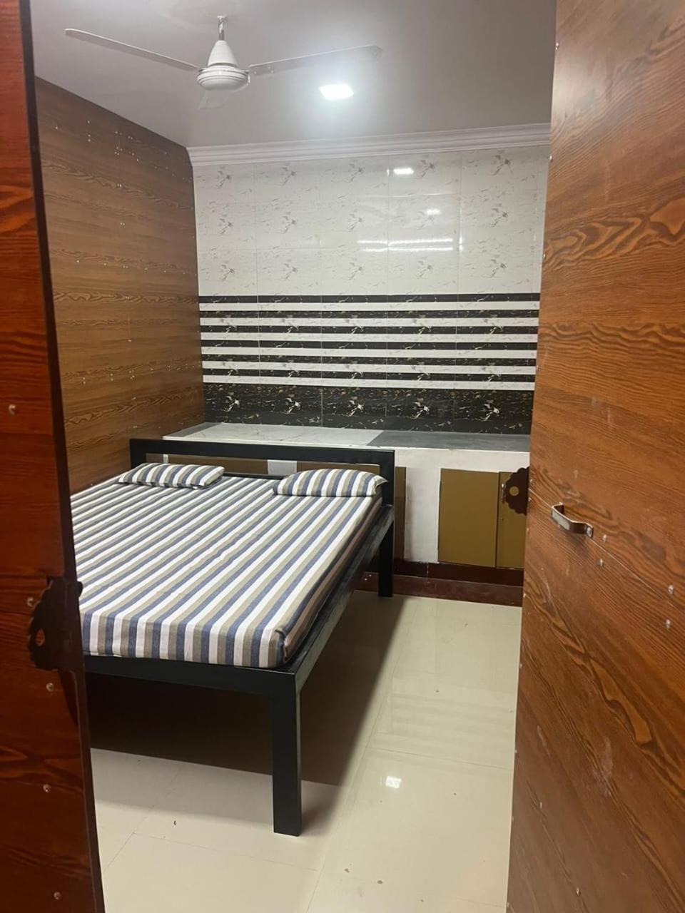 Sri Balaji Lodging Hotel Tiruchchendūr Buitenkant foto